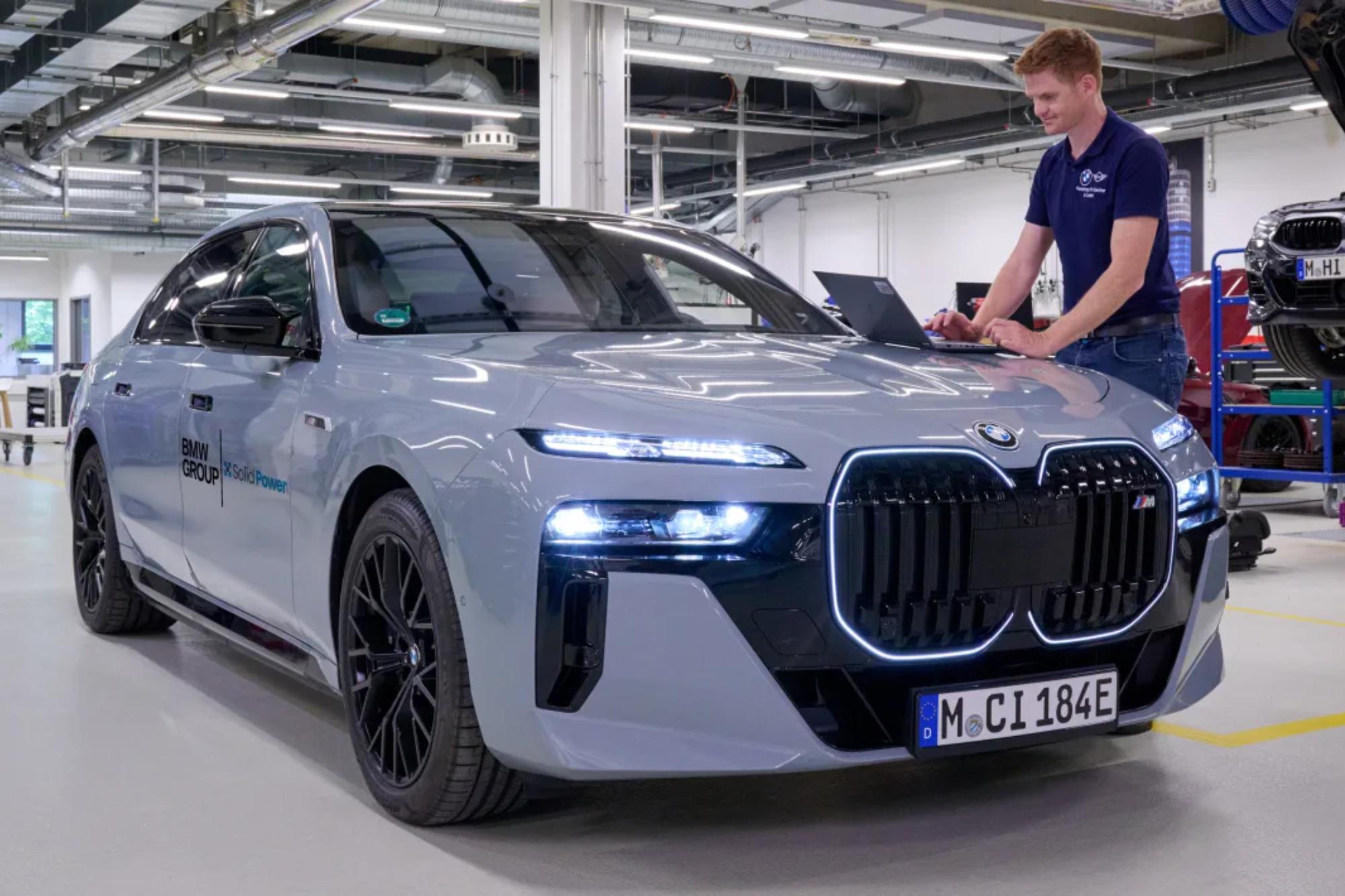 H BMW ξεκίνησε δοκιμές με το i7 για μπαταρίες στερεού τύπου